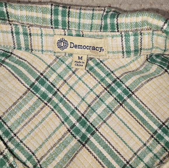 Democracy Frayed Plaid Longsleeve Button Down Women’s Medium - Picture 6 of 8
